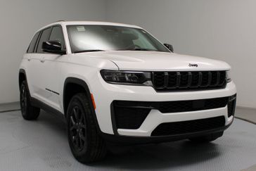 New 2027 Jeep Grand Cherokee Laredo Altitude 4x2