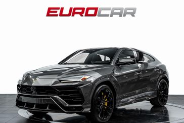 Used 2022 Lamborghini Urus *BODY COLOR STYLE PACKAGE * PANORAMIC SUNROOF*