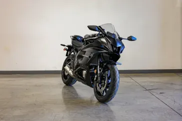 2025 YAMAHA YZFR7 MATTE RAVEN BLACK