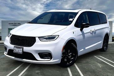 Used 2023 Chrysler Pacifica Hybrid Limited