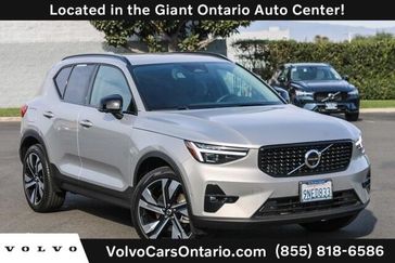 2025 Volvo XC40 B5 Plus Dark Theme