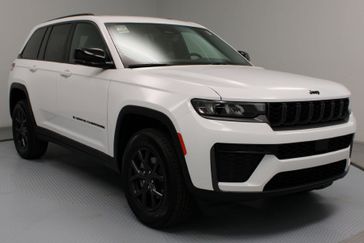 New 2027 Jeep Grand Cherokee Laredo Altitude 4x2