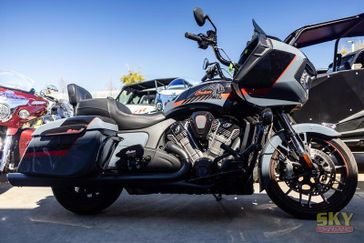 2022 Indian Motorcycle CHALLENGER ELITE STL GRYBLK MTLRED 