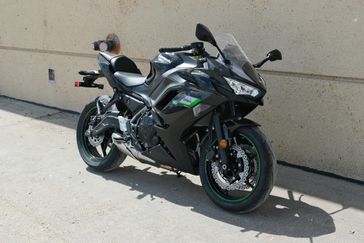2025 KAWASAKI NINJA 650 METALLIC SPARK BLACK AND METALLIC FLAT SPARK BLACK 