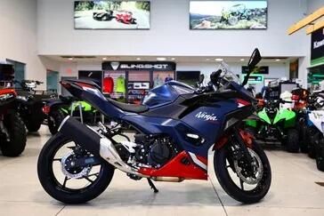 New 2026 Kawasaki Ninja 500 SE ABS Metallic Matte Twilight BlueCandy Persimmon Red 