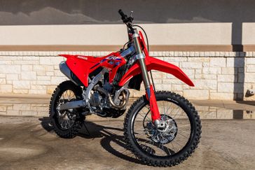 2024 HONDA CRF 250R in a RED exterior color. Family PowerSports (877) 886-1997 familypowersports.com 