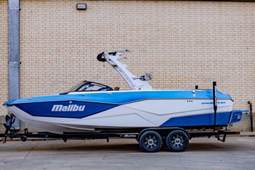 2024 MALIBU 25 LSV  in a WHITE exterior color. Family PowerSports (877) 886-1997 familypowersports.com 