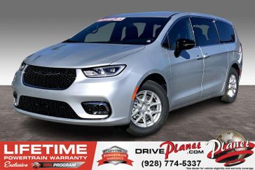 New 2026 Chrysler Pacifica Select