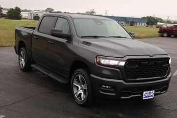 2025 RAM 1500 Tradesman Crew Cab 4x4 5'7' Box
