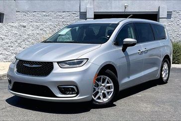 Used 2023 Chrysler Pacifica Touring L