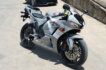 2025 HONDA CBR600RR DEEP PEARL GRAY 