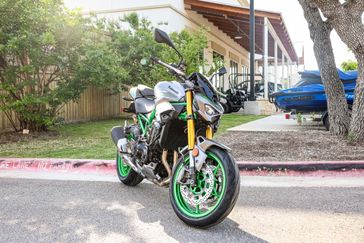 2025 KAWASAKI Z900 SE ABS  METALLIC MATTE GRAPHITE GRAY AND EBONY AND METALLIC GRAPHITE GRAY 