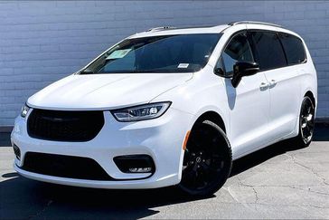 Used 2026 Chrysler Pacifica Limited