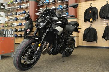 2025 KAWASAKI Z900 ABS METALLIC SPARK BLACK AND METALLIC CARBON GRAY AND EBONY