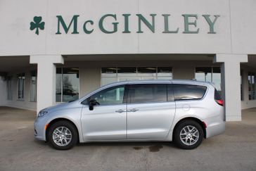 New 2026 Chrysler Pacifica Select