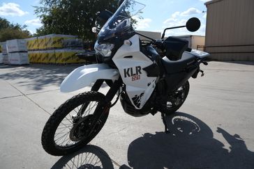 2025 KAWASAKI KLR 650 ABS PEARL CRYSTAL WHITE AND METALLIC CARBON GRAY 