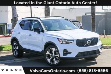 New 2026 Volvo XC40 