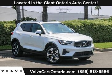 2025 Volvo XC40 B5 Plus Bright Theme