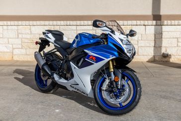 2025 SUZUKI GSXR750Z PEARL BRILLIANT WHITE AND METALLIC MATTE TRITON BLUE