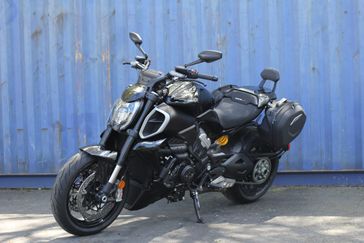 2024 Ducati Diavel V4  in a THRILLING BLACK exterior color. SoSo Cycles 877-344-5251 sosocycles.com 