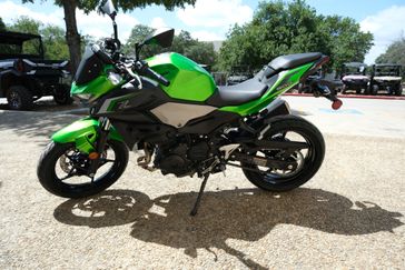 2024 Kawasaki Z500 ABS CANDY LIME GREEN AND METALLIC FLAT SPARK BLACK AND METALLIC GRAPHITE GRAY