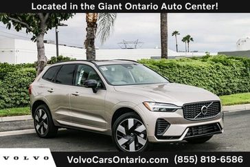 2025 Volvo XC60 Plug-In Hybrid T8 Plus