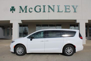 New 2026 Chrysler Pacifica Select