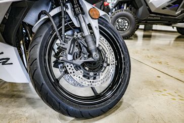rrrです New 2025 Kawasaki NINJA ZX4RR ABS METALLIC MATTE WHITISH