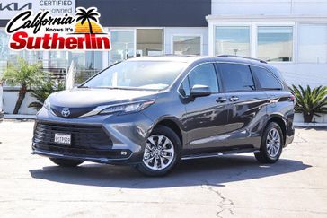 Used 2025 Toyota Sienna XLE