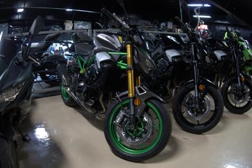 New 2025 Kawasaki Z900 SE ABS 