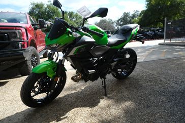 2024 Kawasaki Z500 ABS CANDY LIME GREEN AND METALLIC FLAT SPARK BLACK AND METALLIC GRAPHITE GRAY