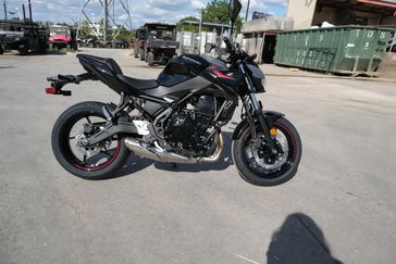 2025 KAWASAKI Z650 METALLIC MATTE DARK GRAY AND METALLIC SPARK BLACK