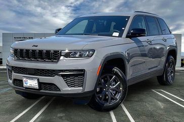 New 2027 Jeep Grand Cherokee Laredo Altitude