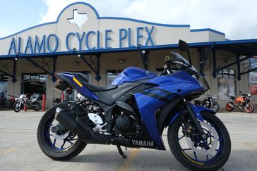 2018 YAMAHA YZFR3 BLUE AND BLACK