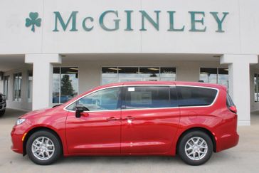 New 2025 Chrysler Pacifica Select