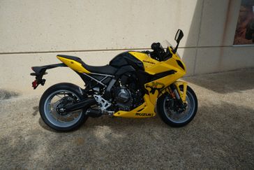 2024 SUZUKI GSX8R YELLOW