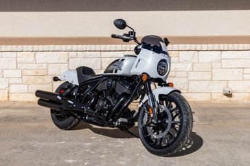 2024 INDIAN MOTORCYCLE SPRT CHIEF GHOST WHITE METALLIC SMK 49ST in a WHITE exterior color. Family PowerSports (877) 886-1997 familypowersports.com 