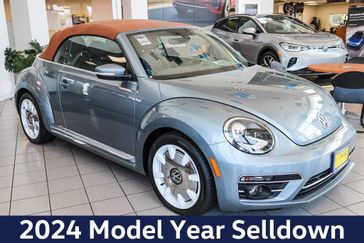 2019 Volkswagen Beetle Convertible 2.0T Final Edition SEL in a Stonewashed Blue Metallic/Brown Roof exterior color and Titan Blackinterior. Ontario Auto Center ontarioautocenter.com 