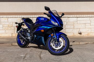 2024 YAMAHA YZFR3 ABS in a BLUE exterior color. Family PowerSports (877) 886-1997 familypowersports.com 