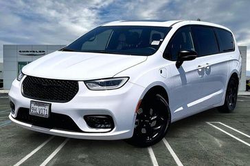 Used 2023 Chrysler Pacifica Hybrid Limited