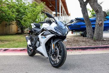 2025 CFMOTO 300SS  NEBULA WHITE 