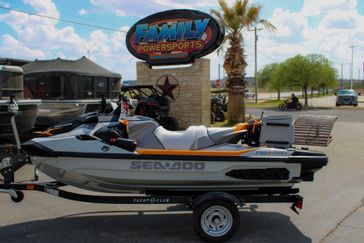 2025 SEADOO FISHPRO TROPHY 170 WITH SOUND SYSTEM IDF SHARK GREY AND ORANGE CRUSH 