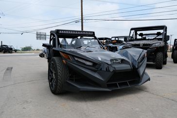 NEW 2025 POLARIS SLINGSHOT SL AUTODRIVE  in a JET BLACK exterior color. Family PowerSports (877) 886-1997 familypowersports.com 