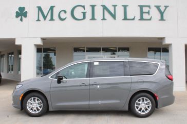 New 2025 Chrysler Pacifica Select