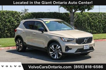 2025 Volvo XC40 B5 Plus Dark Theme