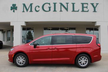 New 2025 Chrysler Pacifica Select