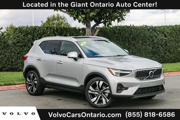 2023 Volvo XC40 B5 Plus Bright Theme