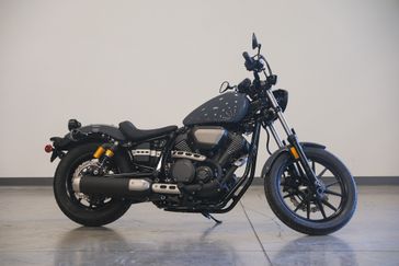 2023 YAMAHA Bolt RSpec in a GRAY exterior color. Family PowerSports (877) 886-1997 familypowersports.com 