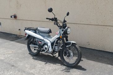 2025 Honda TRAIL 125 PEARL SMOKY GRAY 