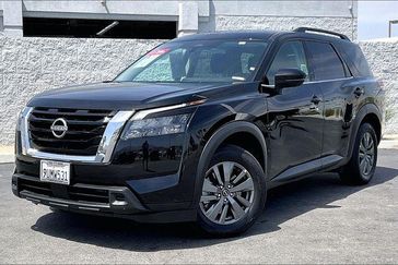 Used 2025 Nissan Pathfinder SV